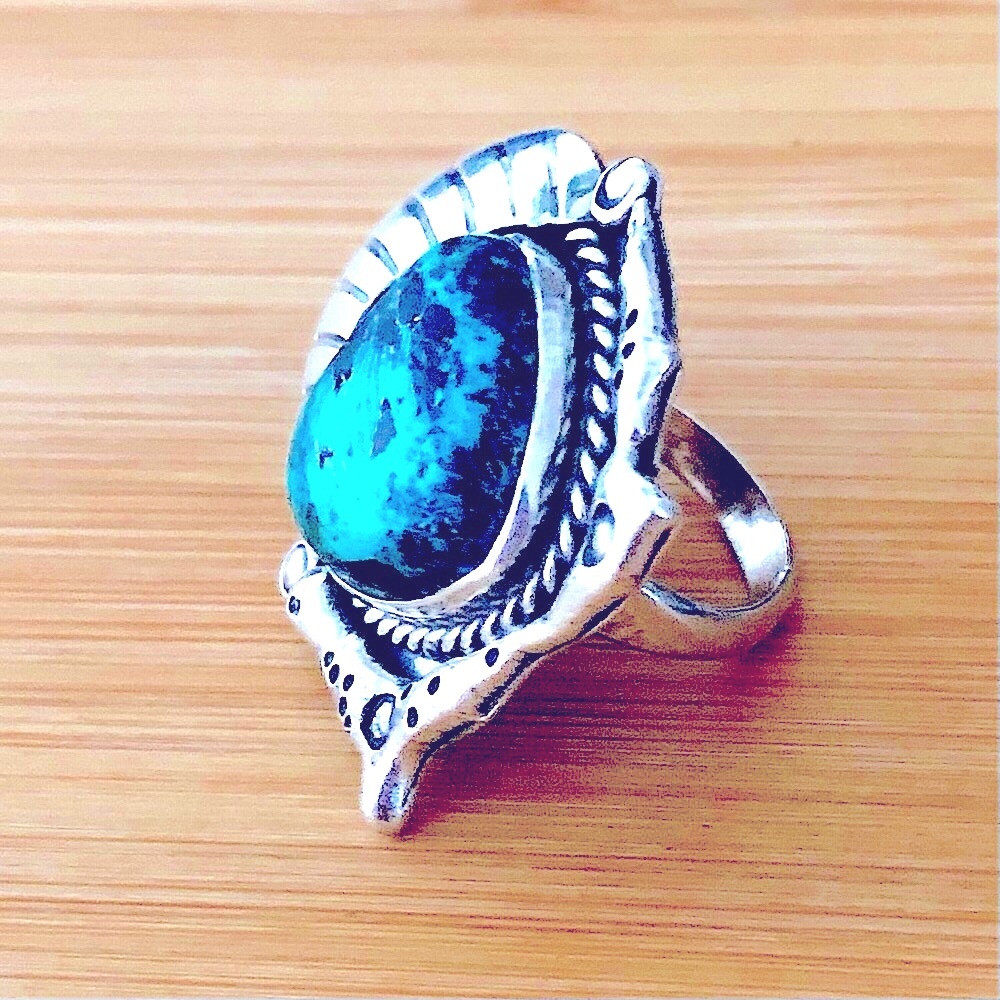 $192  Vintage Southwest Native American Estate Ring   Sterling    Size 8 & 3/4